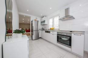  Apartments Meridians  Каштел Камбеловац